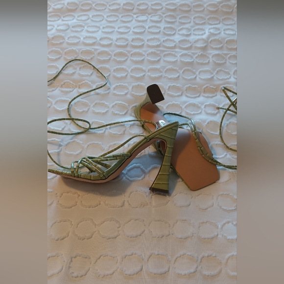 Shein Women's Heels - Picture 4 of 8